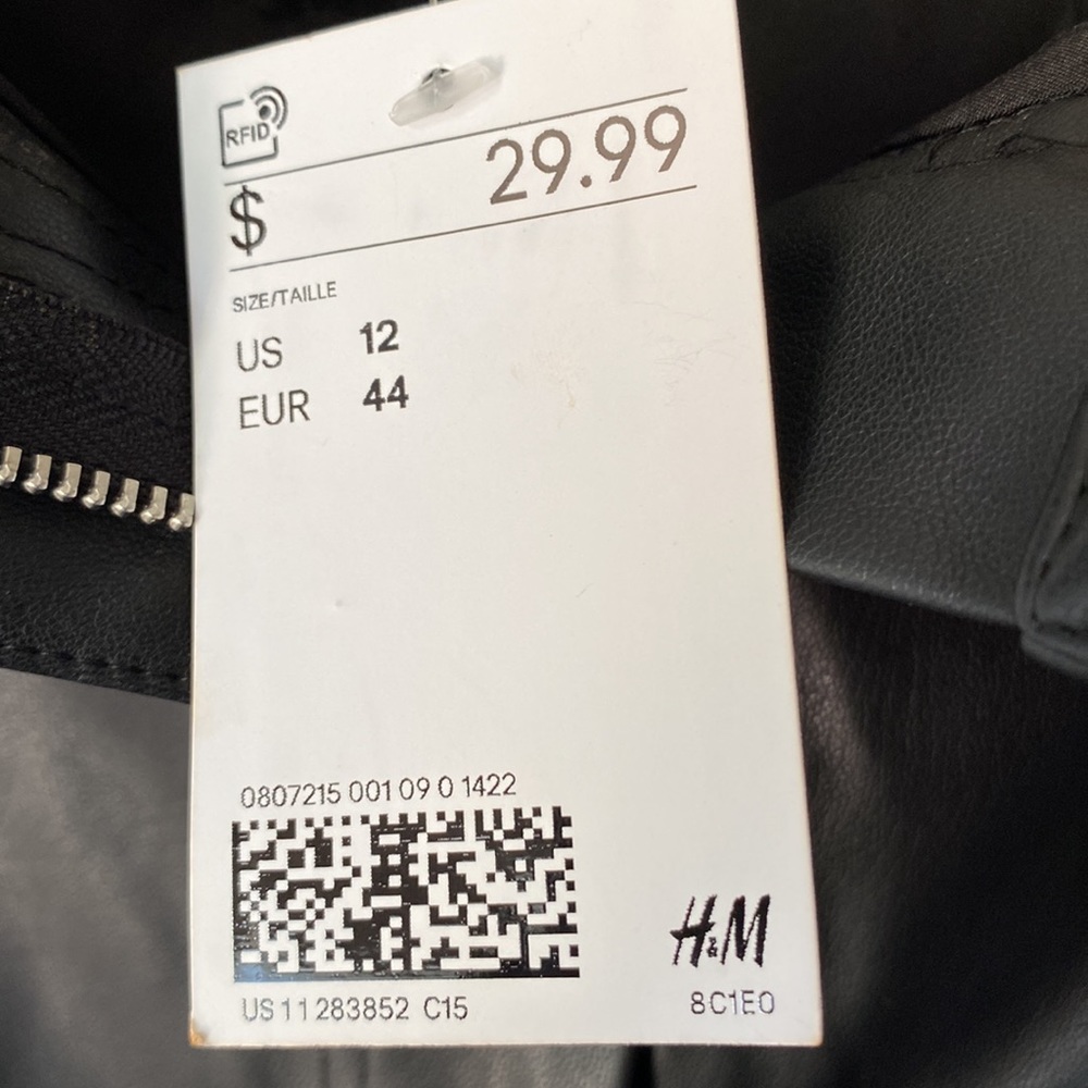 New..H&M black pleather mini skirt - Picture 5 of 8